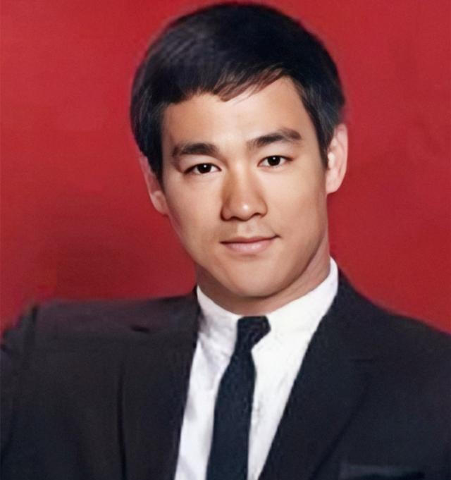 成龍資料個(gè)人信息，一位國際巨星的人生軌跡，成龍，國際巨星的人生軌跡與個(gè)人信息揭秘