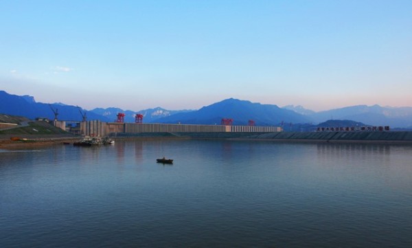 宜昌坐船游三峽大壩，領(lǐng)略壯麗自然風(fēng)光與人文魅力，宜昌，游船探秘三峽大壩，自然與人文的壯麗風(fēng)采